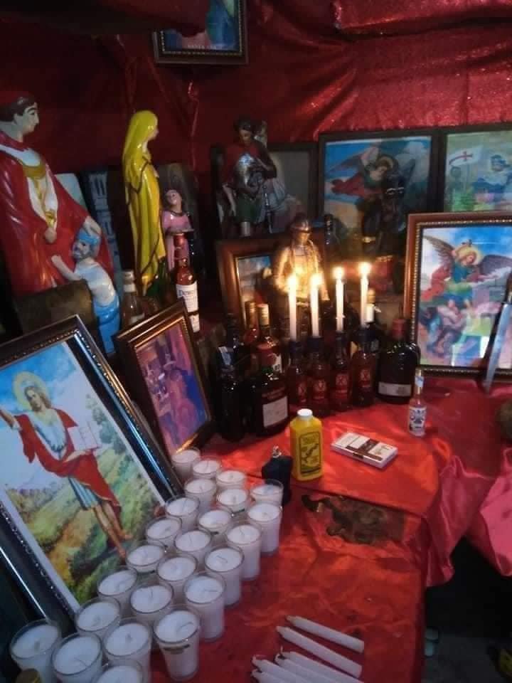 Altar espiritual con velas